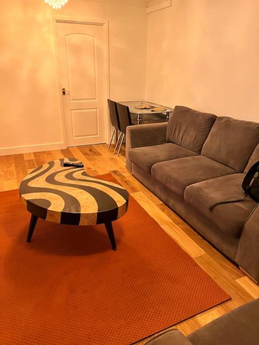 2 Bed Solihull Near Nec Airport, Jlr, Resort Wrld Buitenkant foto