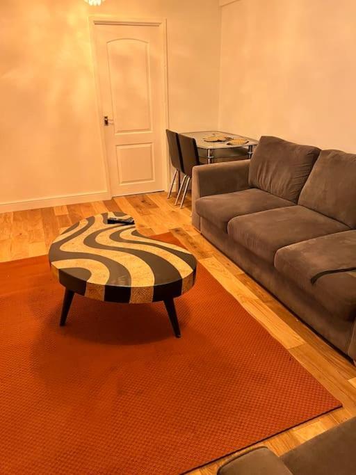 2 Bed Solihull Near Nec Airport, Jlr, Resort Wrld Buitenkant foto